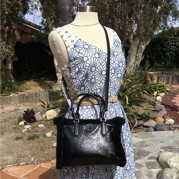 TORY BURCH CRINKLE PATENT LEATHER SHEARLING CROSSBODY BAG OR HANDBAG - Picture 12 of 12